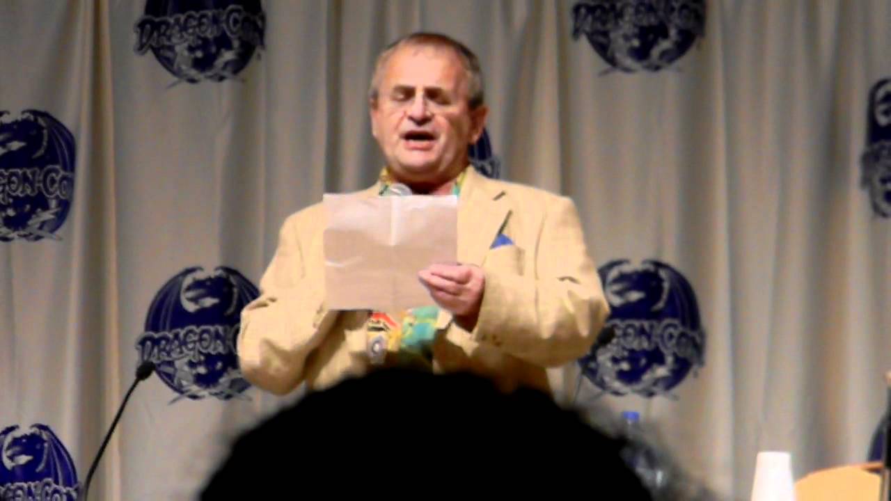 Sylvester McCoy reads the Pandorica speech at Dragon Con 2011