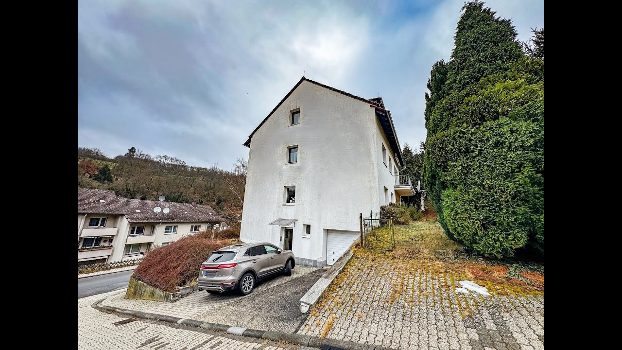 3-FAMILY HOUSE AVAILABLE AS 1! Approx. 210m², 7-Room, 4 or 5-Bed, 2-Kitchens, 2.5-Bath, Garage + + +