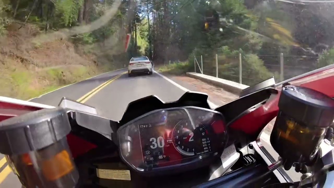 Ducati￼ Panigale V2 Bayliss raw sound (break in miles)