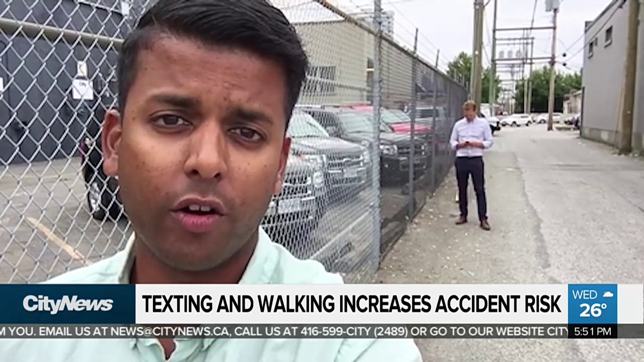 Texting and walking increases accident risk: study