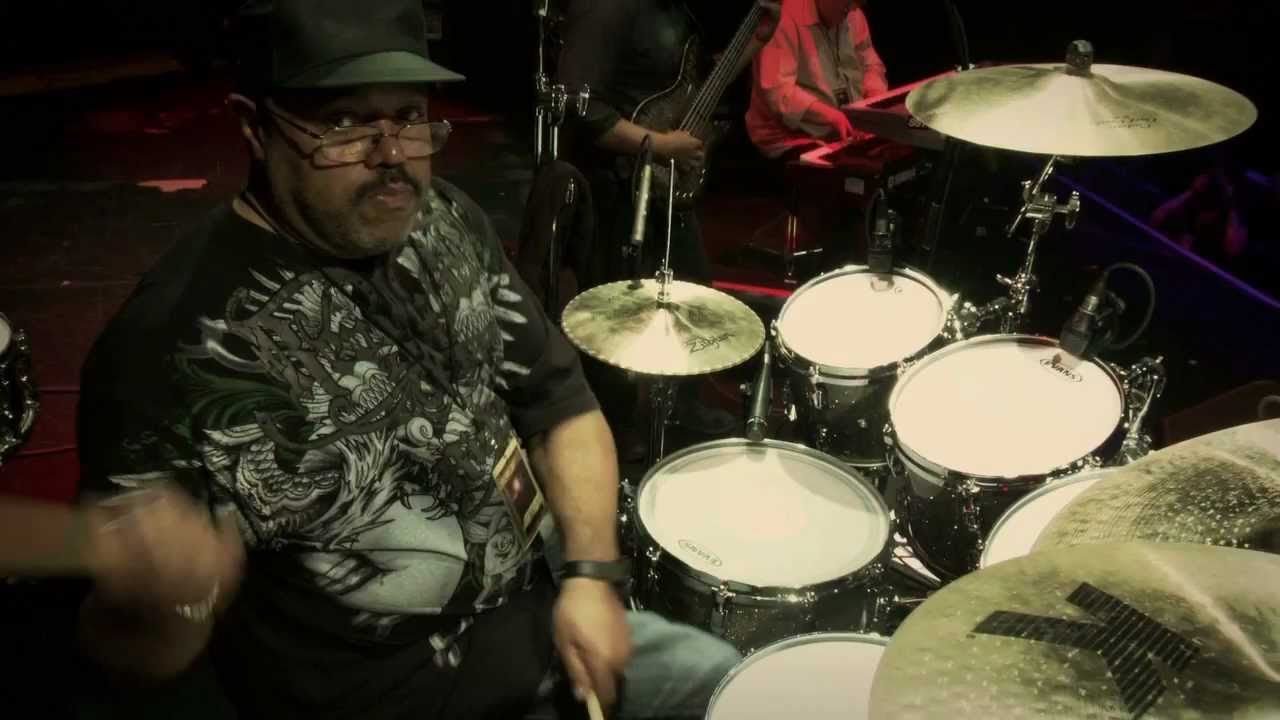 Dennis Chambers — Guitar Center Drum Off 2011 (Part 1)