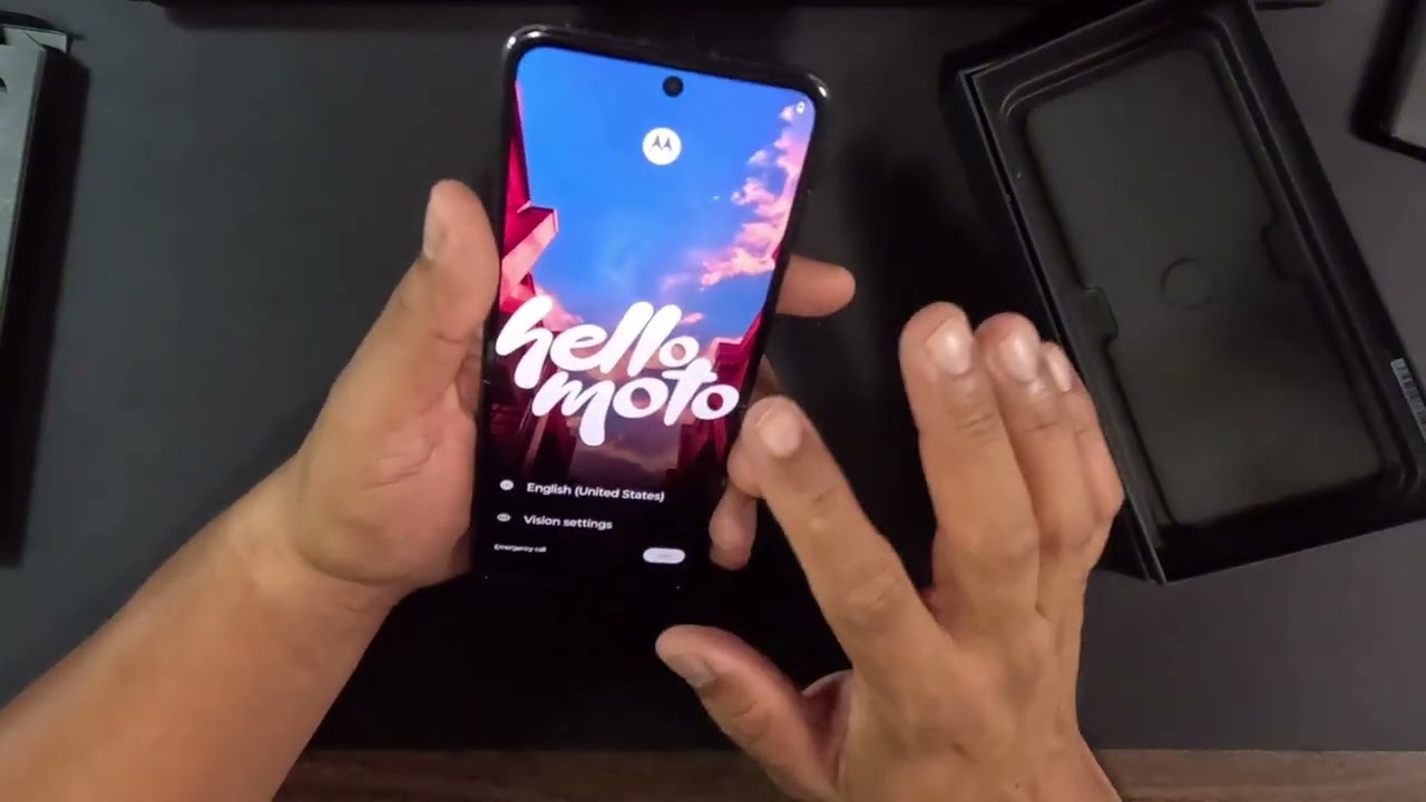 Распаковка Motorola Razr (2024) Koala Grey