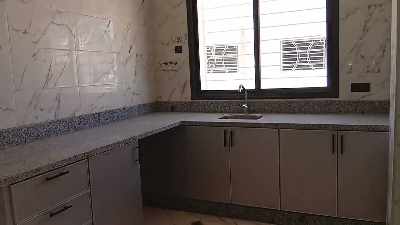 شقة للبيع شوكة الدعم 10 مل حي الفضل فاس 31 مل كل المتطلبات موجودة 0615577917 وت0714652953