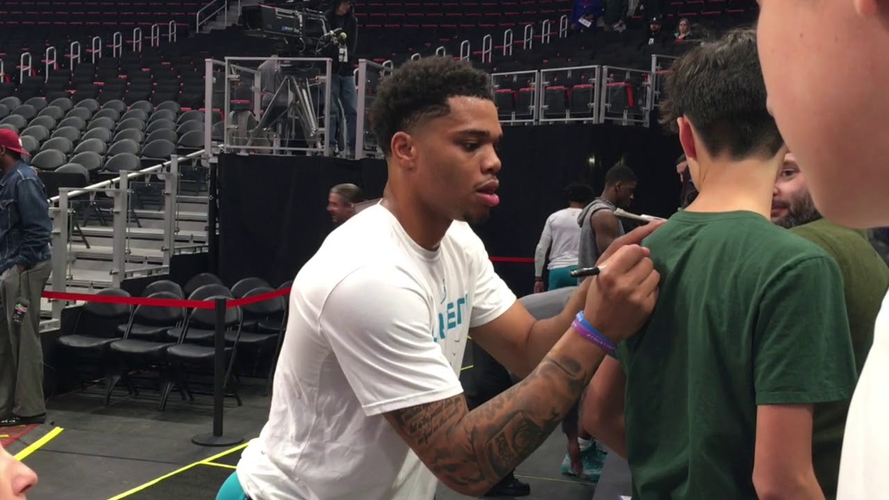Miles Bridges Signing Autographs In Michigan - iFolloSports.com