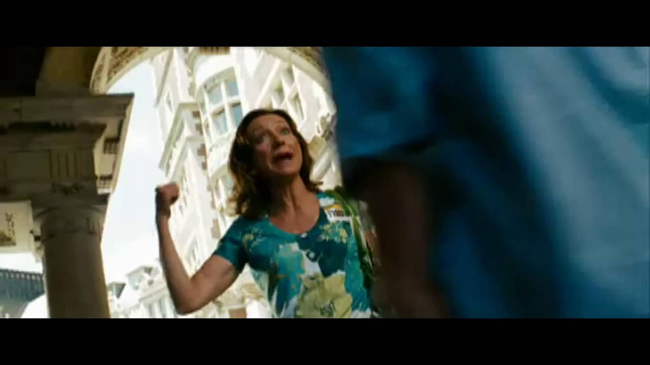 Dont be this college mom - Transformers 2 mom scene