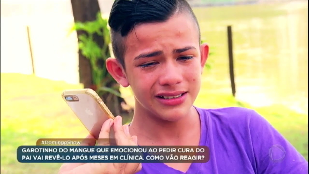 Jonilson vai às lágrimas ao ouvir a voz do pai