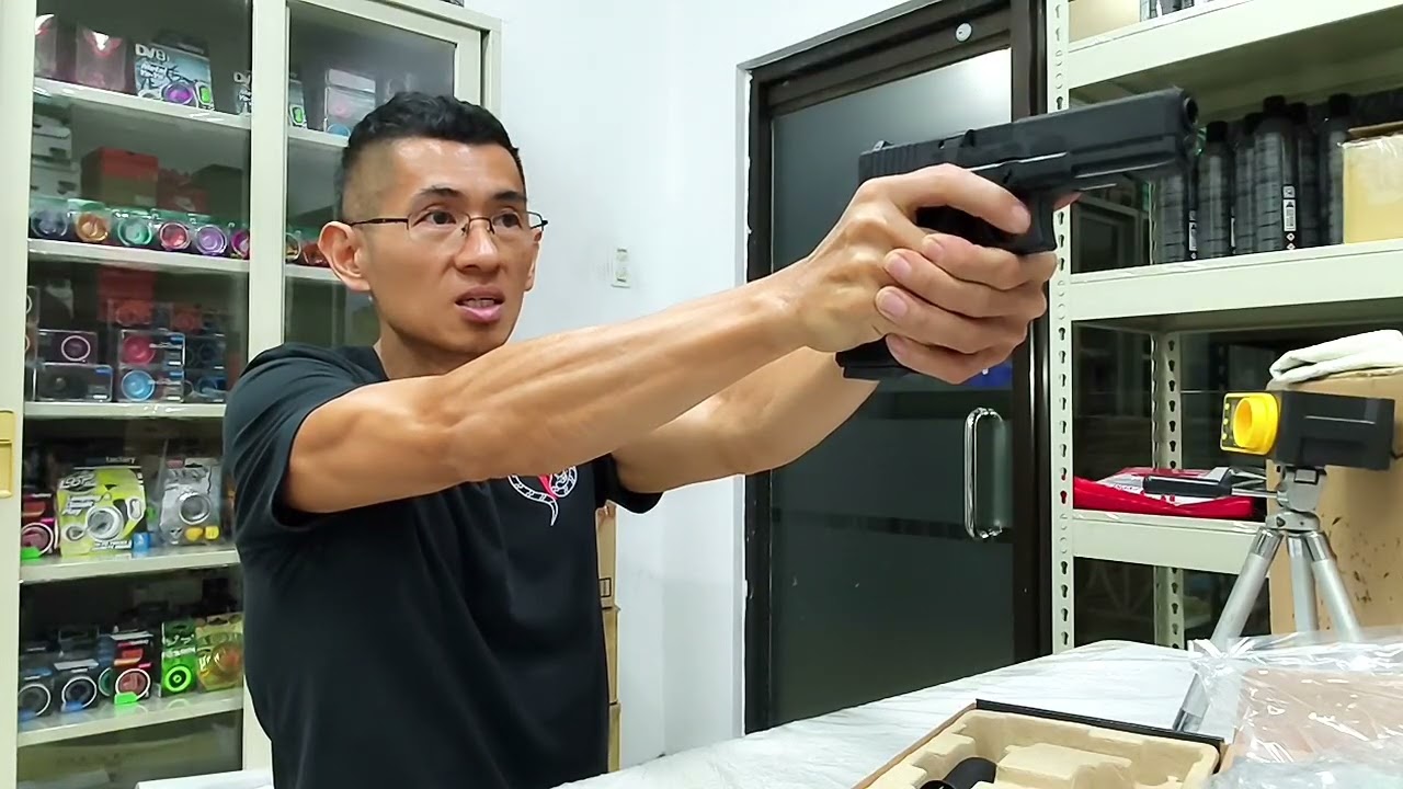 Testing a WE Glock 17 Gen 5 Airsoft Gas Blowback Pistol
