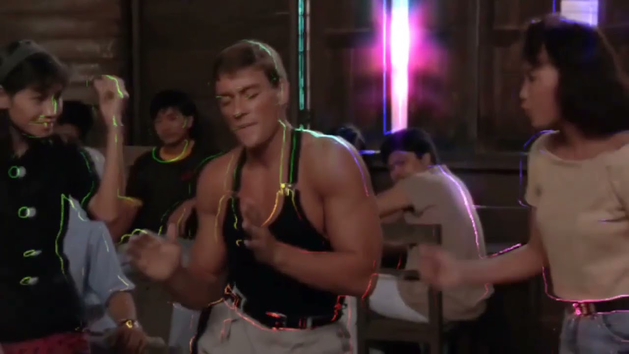 Van Damme bailando el ponche caliente