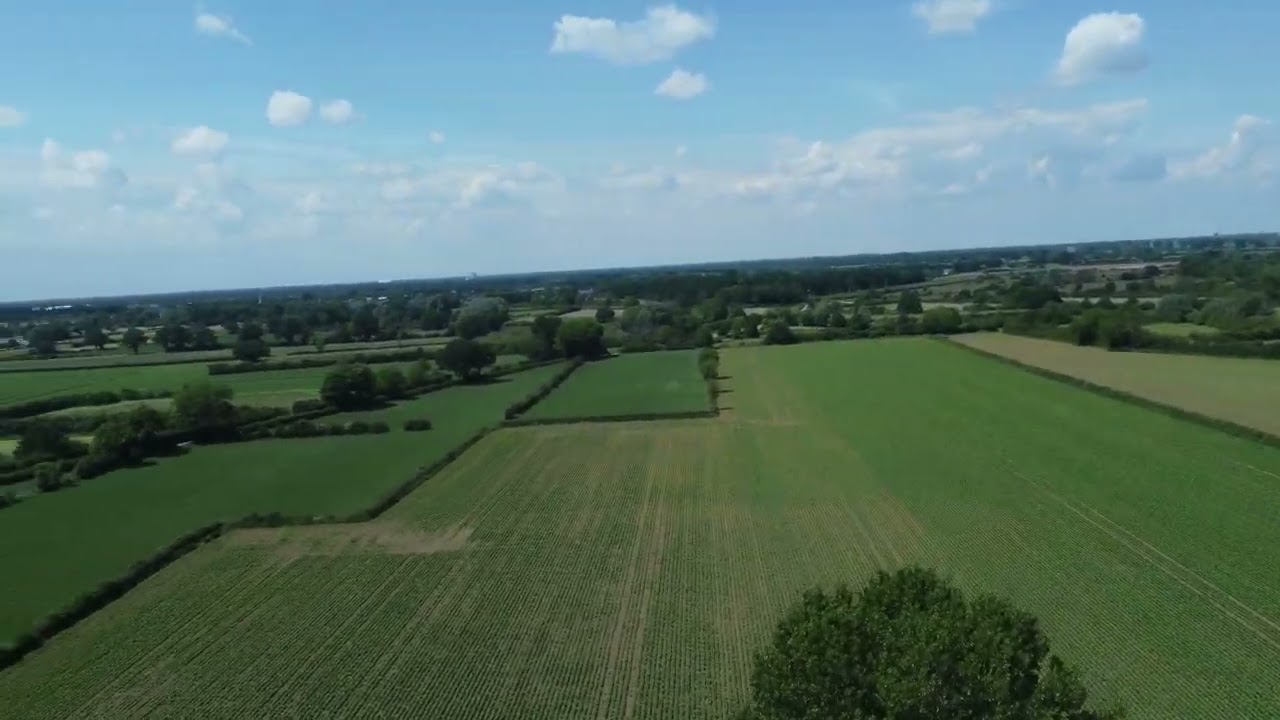 De Maas en camping  de Maasvallei in Oeffelt