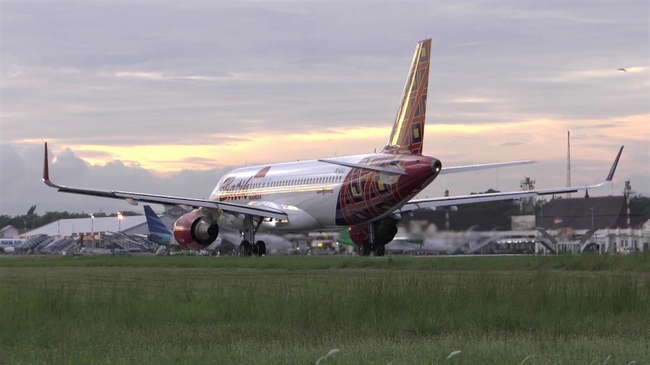 A beautiful evening at Yogyakarta Adisucipto Airport - Action planespotting!