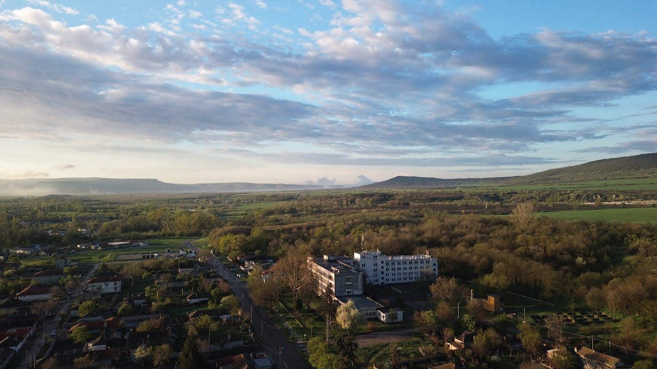 Поглед с дрон към град Девня от високо