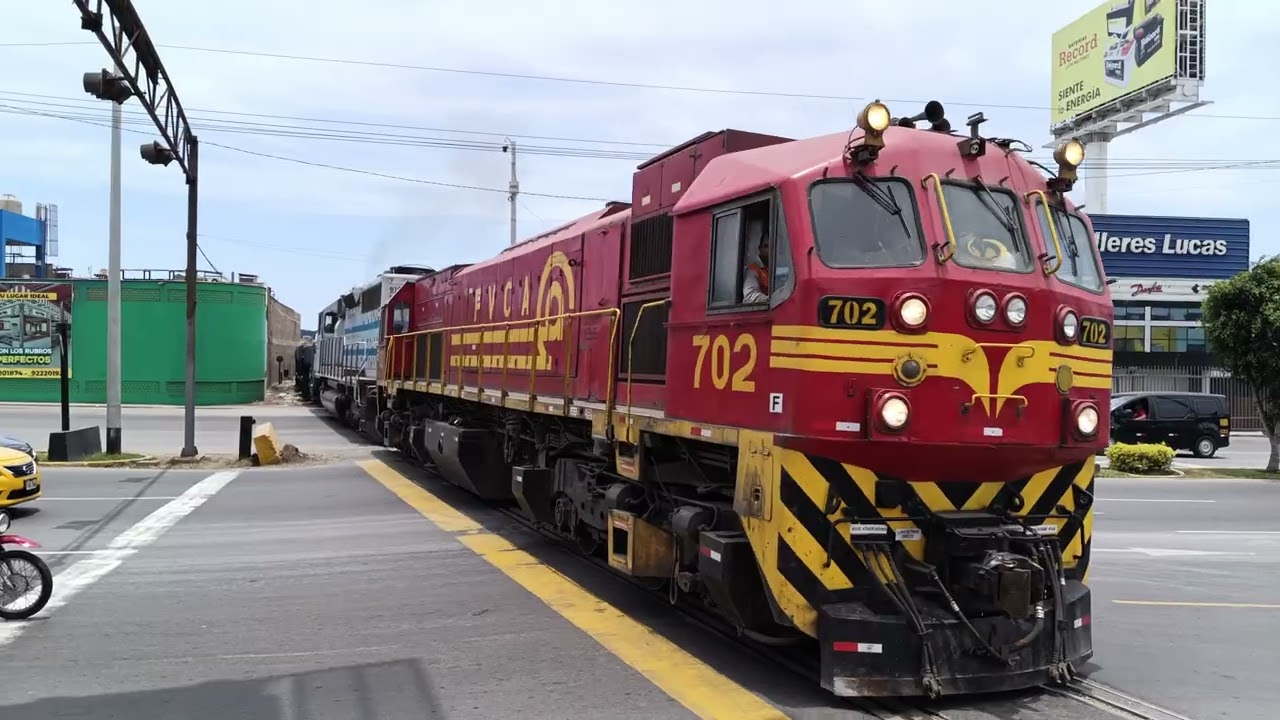 EMD JT26W-2B #702 & SD40-2 #1023