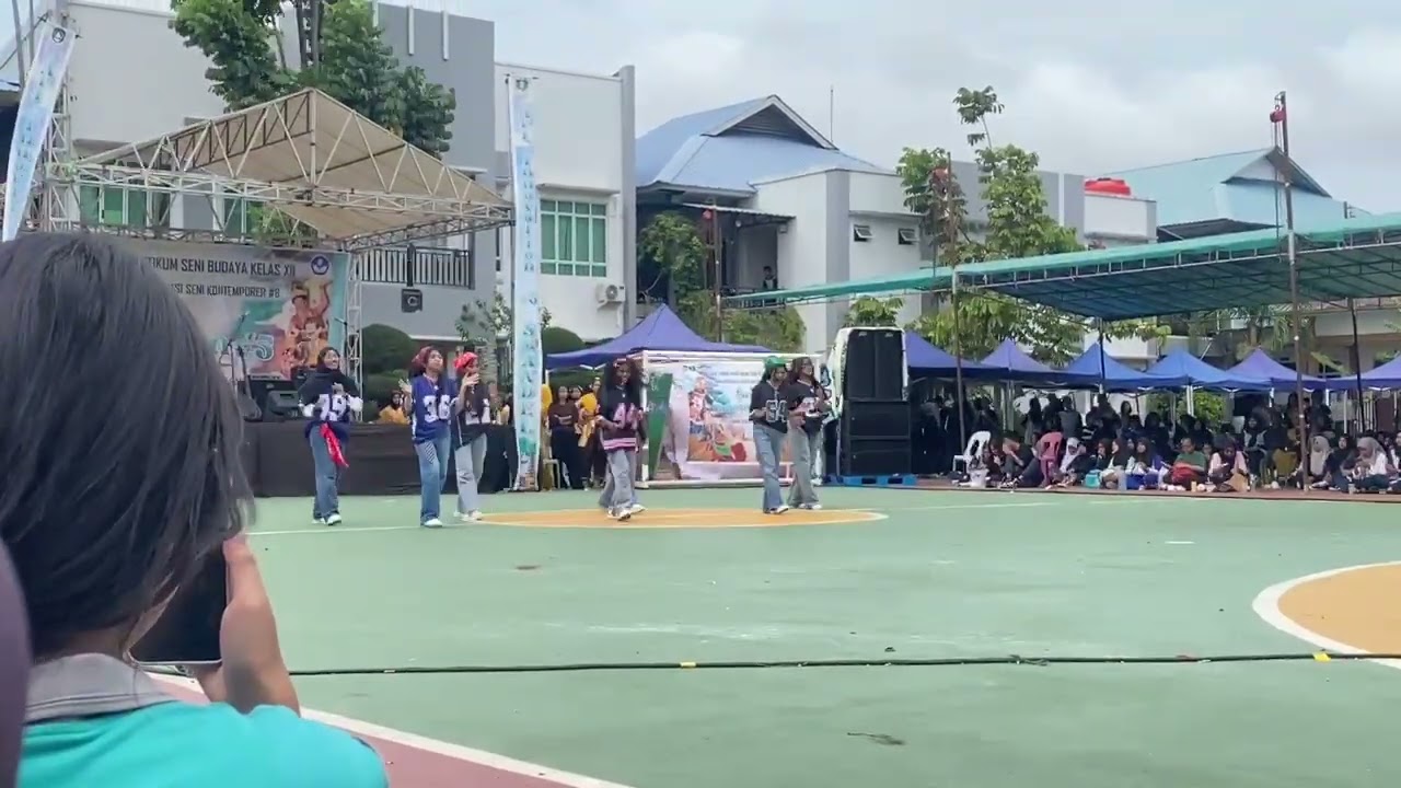 Pentas seni || Dance 7 orang || Were All In This Together -High School Musical Cast