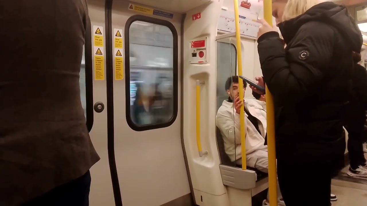 District line S7 Stock From Victoria to Mansion House