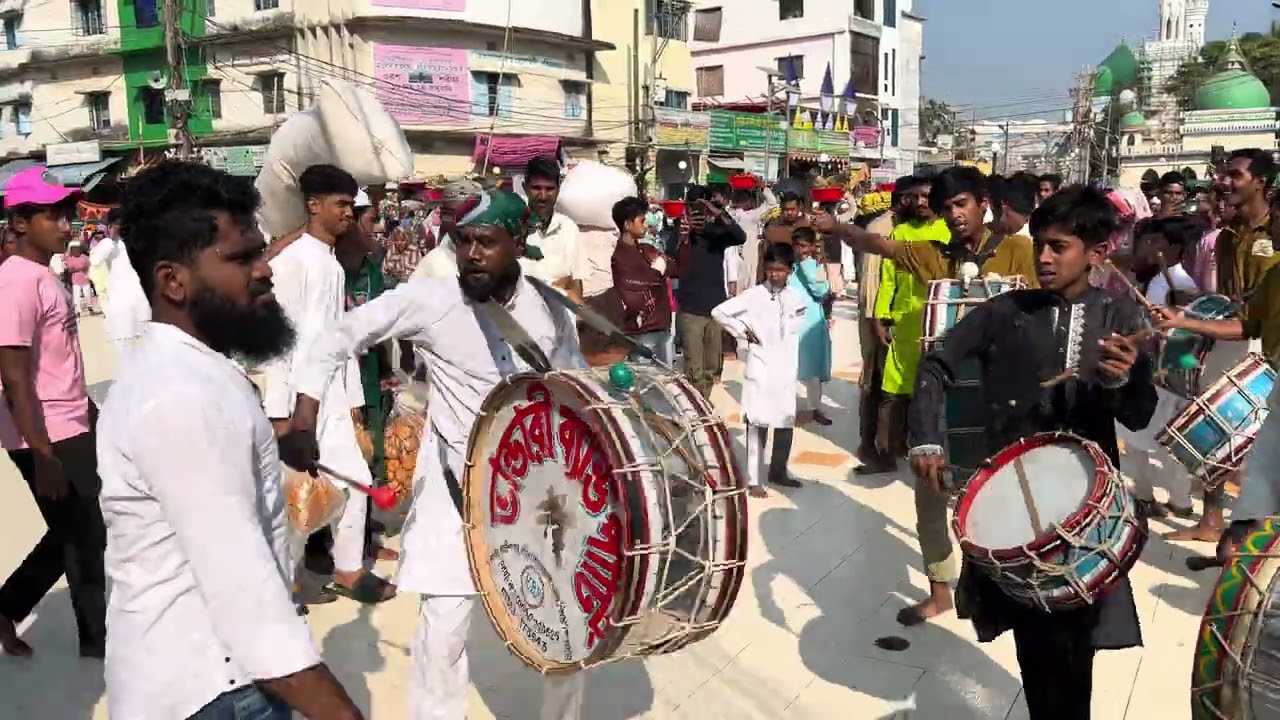 মাইজভান্ডার মহান ১০ শে মাঘ ১২০ তম বার্ষিক  ওরশ শরীফে লক্ষ লক্ষ আশেকানে মাইজভাণ্ডারী ঢল। 
