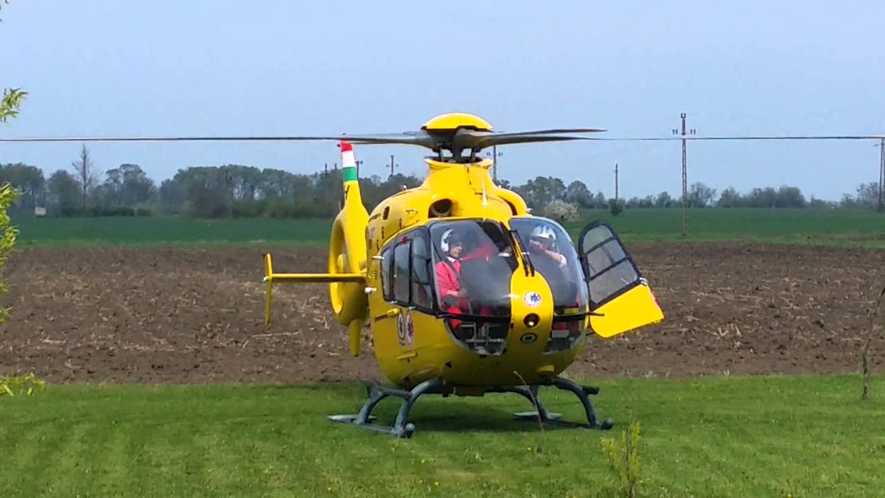 Mentőhelikopter a kertben :)