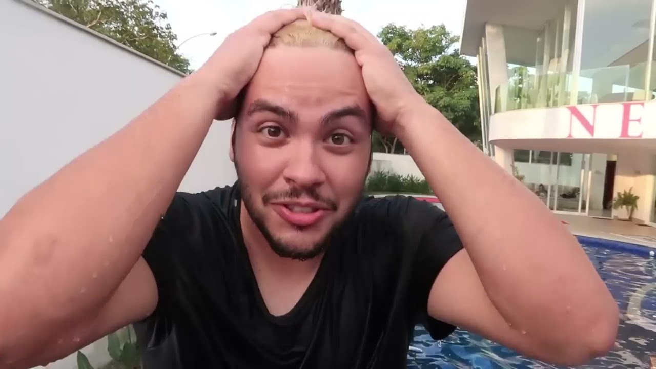 PULANDO DENTRO DE FORMAS NA PISCINA !! (DESAFIO CORRENDO)