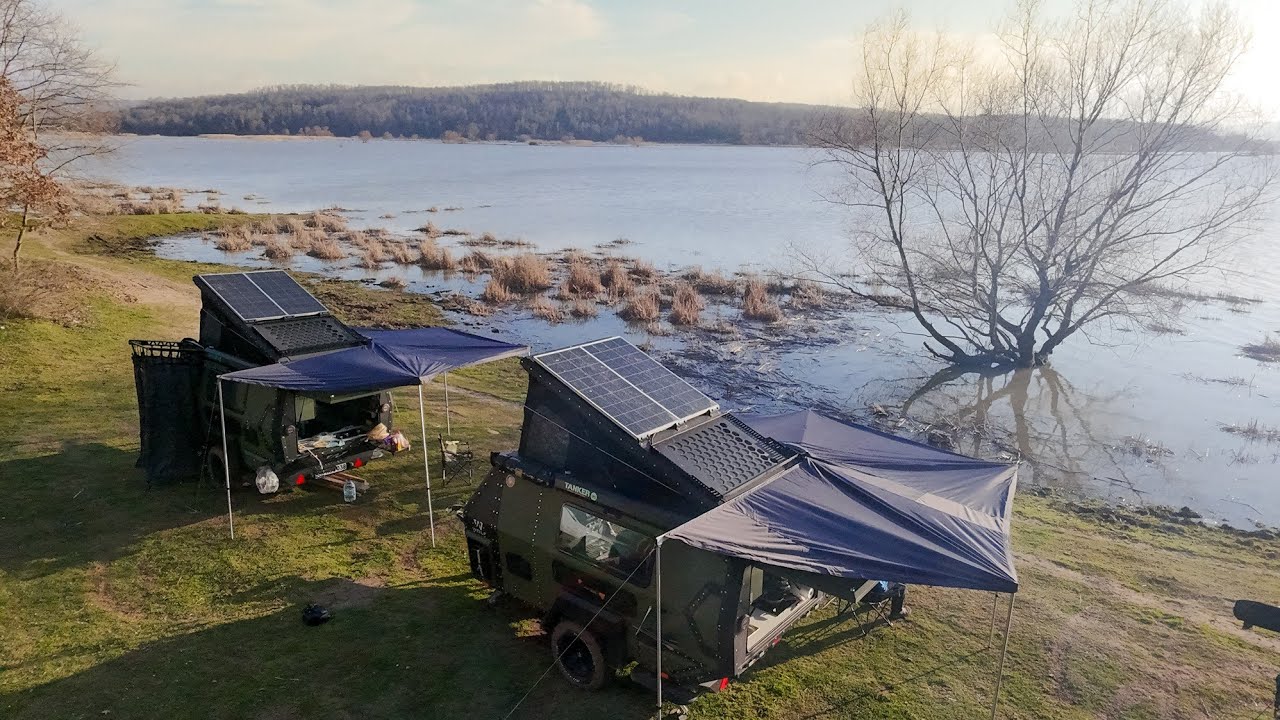 Huzurun adresi: Wolf Karavan ile göl kenarında kamp.