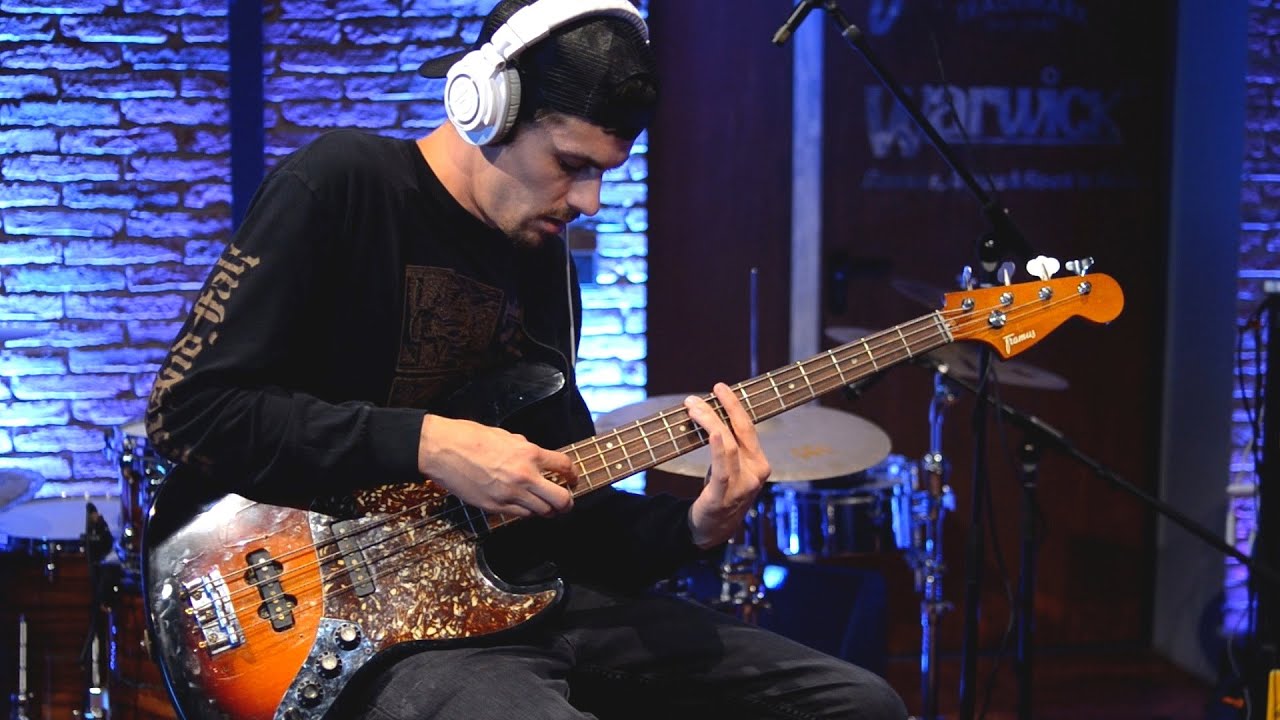 AWESOME TAPPING BASS SOLO - EVAN BREWER