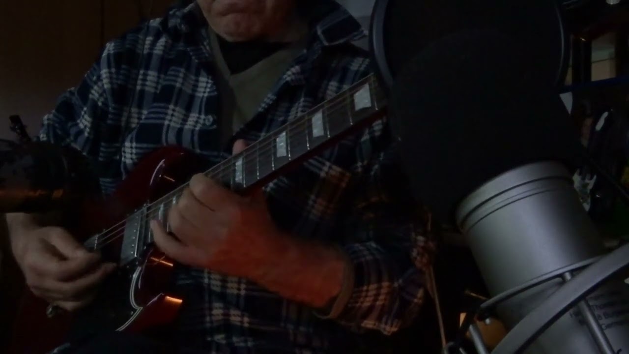 While My Guitar Gently Weeps(The Beatles)