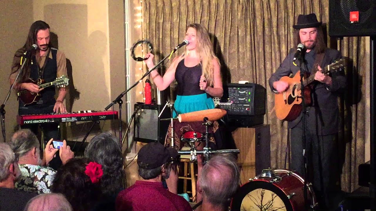 Red Moon Road - Words of the Walls (Live at Russ & Julie's)