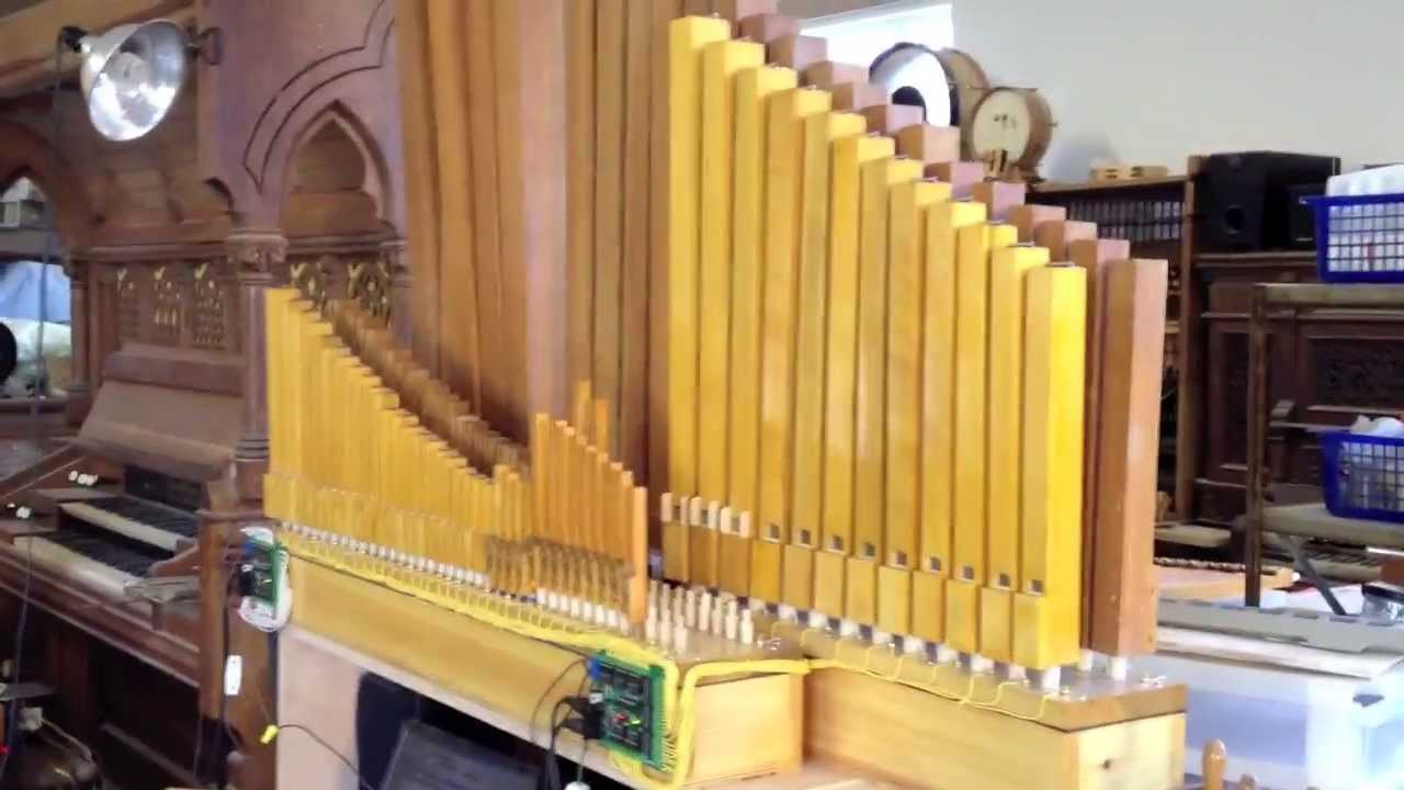 Jingle Bells played on Violin, Flute and Saxophone Pipes