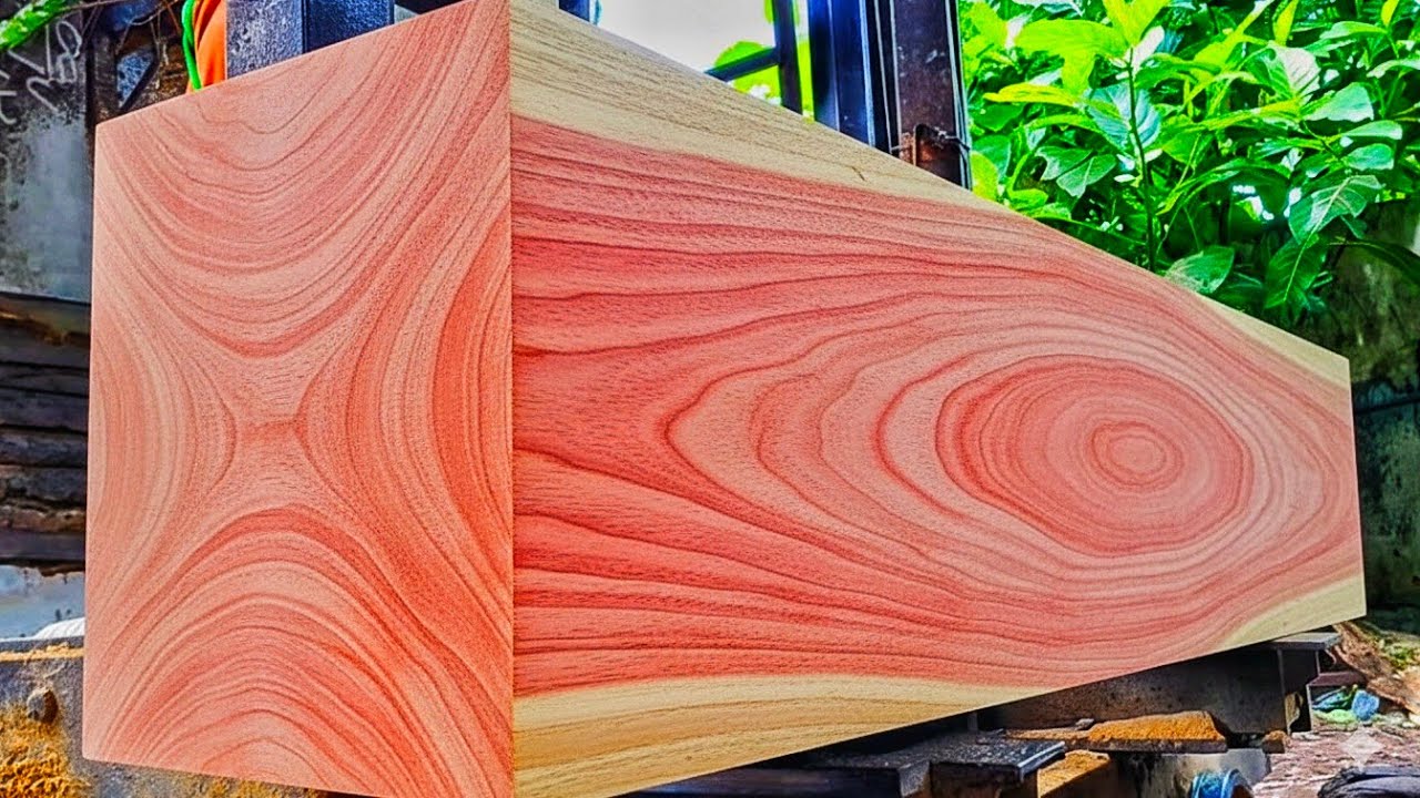 The Story Behind the Beauty of Mahogany 🌲Wood Grain