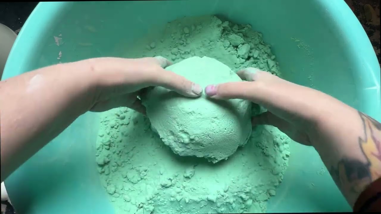 ALL GREEN BAKING SODA CRUSH POV powder play at the end