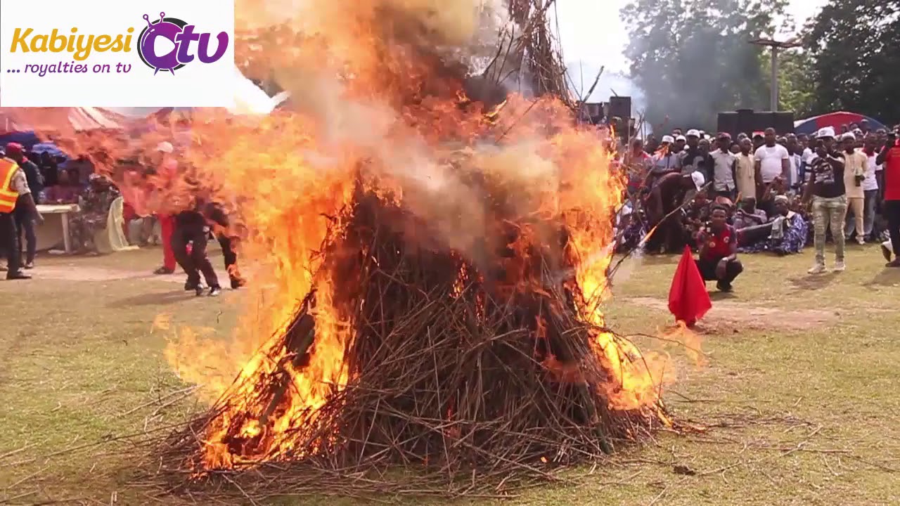 MYSTERY EGUNGUN SET ON FIRE!!!  SURPRISED ALAAFIN SPRAYED HIM MONEY - You haven't seen this before!