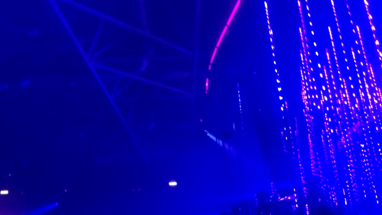 Armin Van Buuren playing Randy Katana Play it Louder @ Asot800 Utrecht vinyl set Mainstage