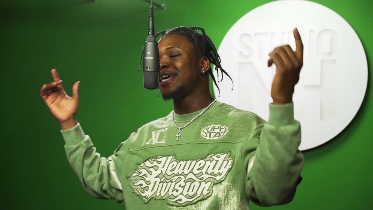 YG CHRIPPY Performs His Song 