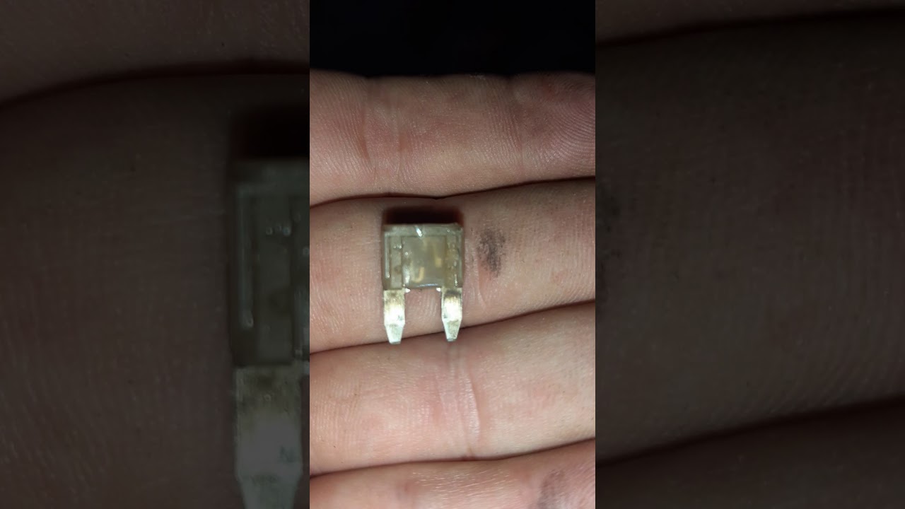 Problema no farol da Twister mesmo com lâmpada nova ? Pode ser fusível ! 👍🏻