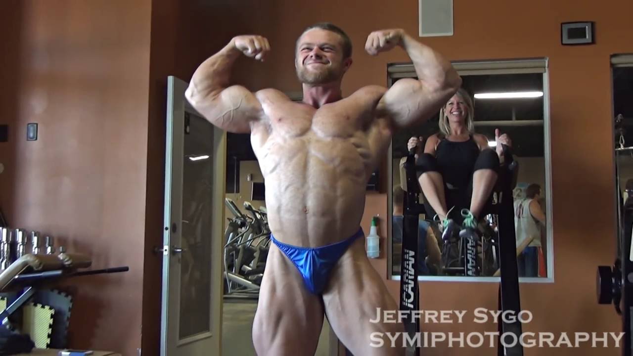 19 Year Old Bodybuiler Dominic Triveline Trains Arms 2 Weeks Out From Teen Nationals