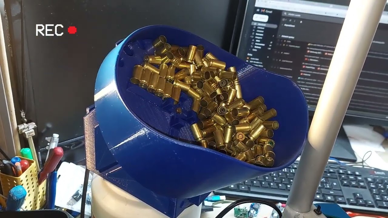 DIY Case feeder - 3D printed