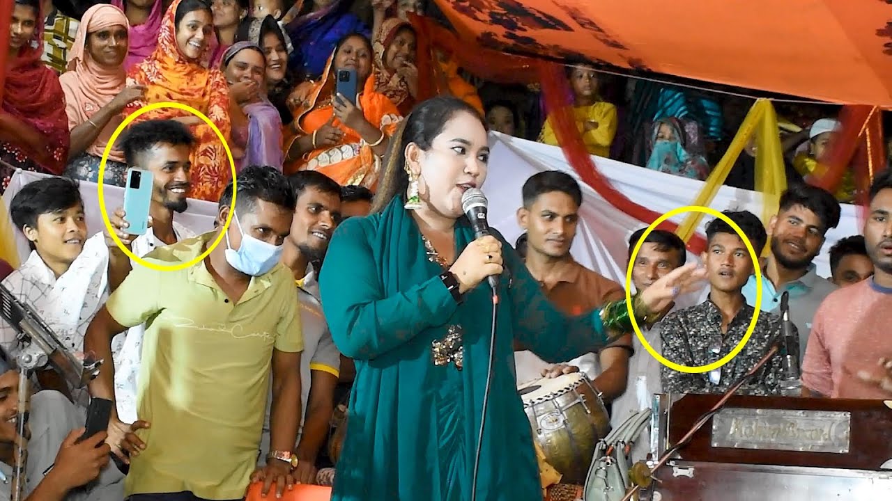 লাখ হাজার দর্শকের মাঝে মঞ্চ কাঁপানো গান করল শিল্পী মুন্নি চৌধুরী