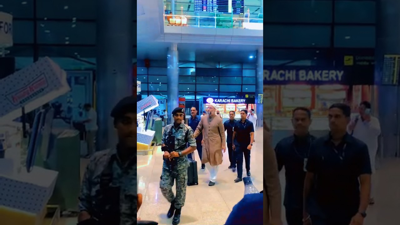 Owaisi mass entry #airport #owaisi #owaisrazaqadri #youtube #youtubeshort #mass