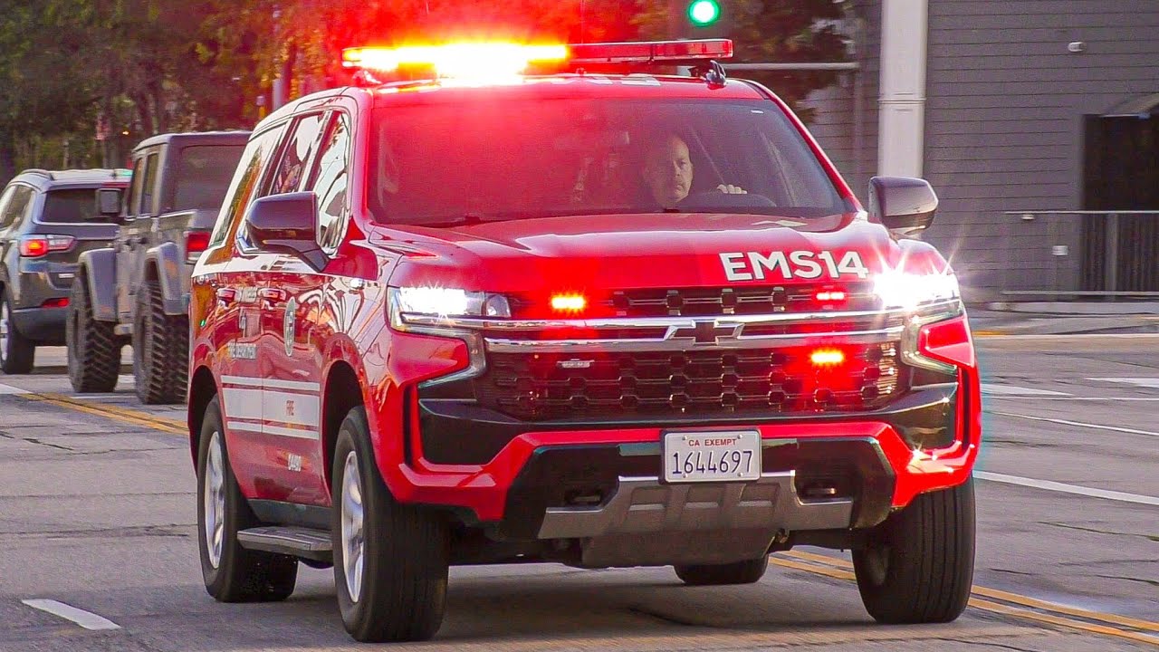 LAFD EMS 14 & Rescue 102 (reserve) Responding