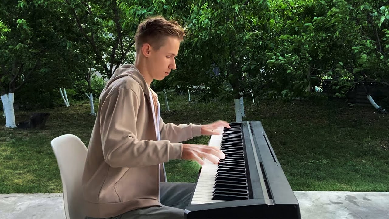 День Угас Нежно Светит Луна