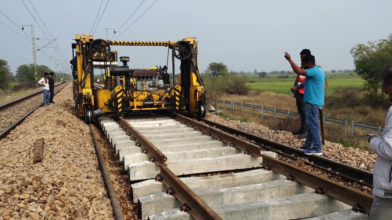 MODERNIZATION OF INDIAN RAILWAY track by using SQRS MACHINE #railway #viral #shorts #edit #railtrack