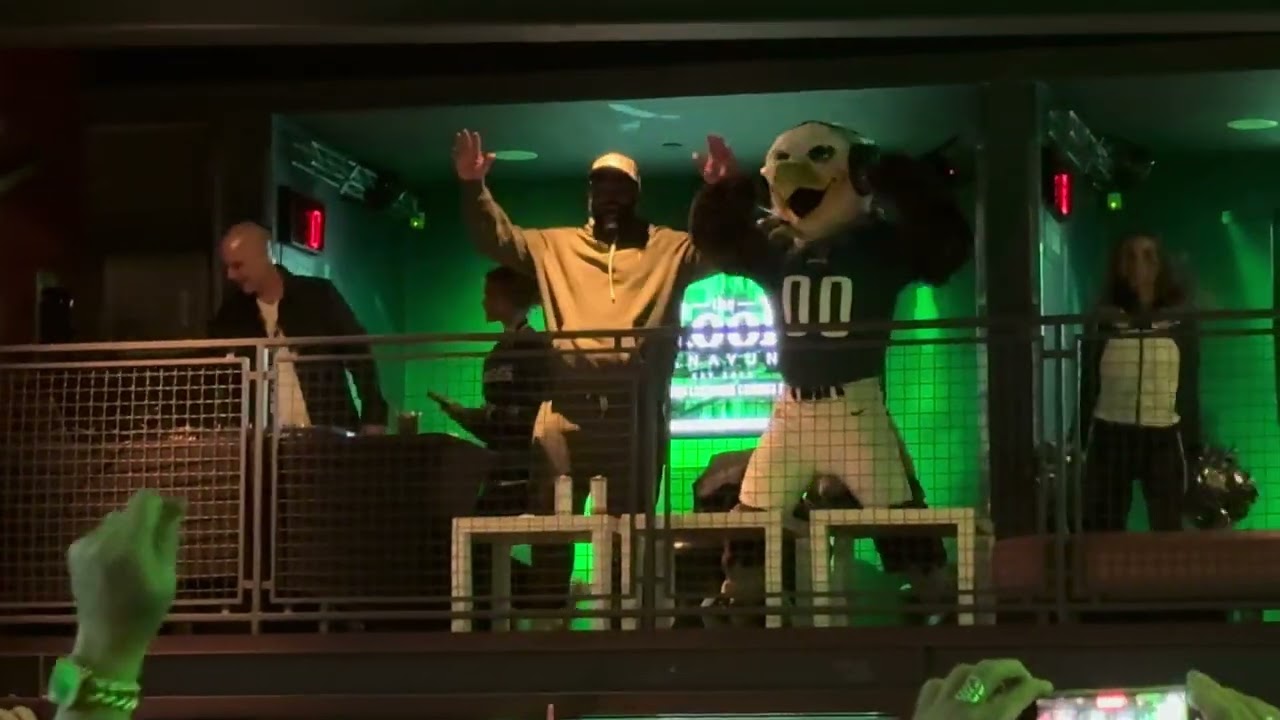 👏 Big ovation for Eagles Super Bowl Hero Brandon Graham at Autism & Make a wish Charity event