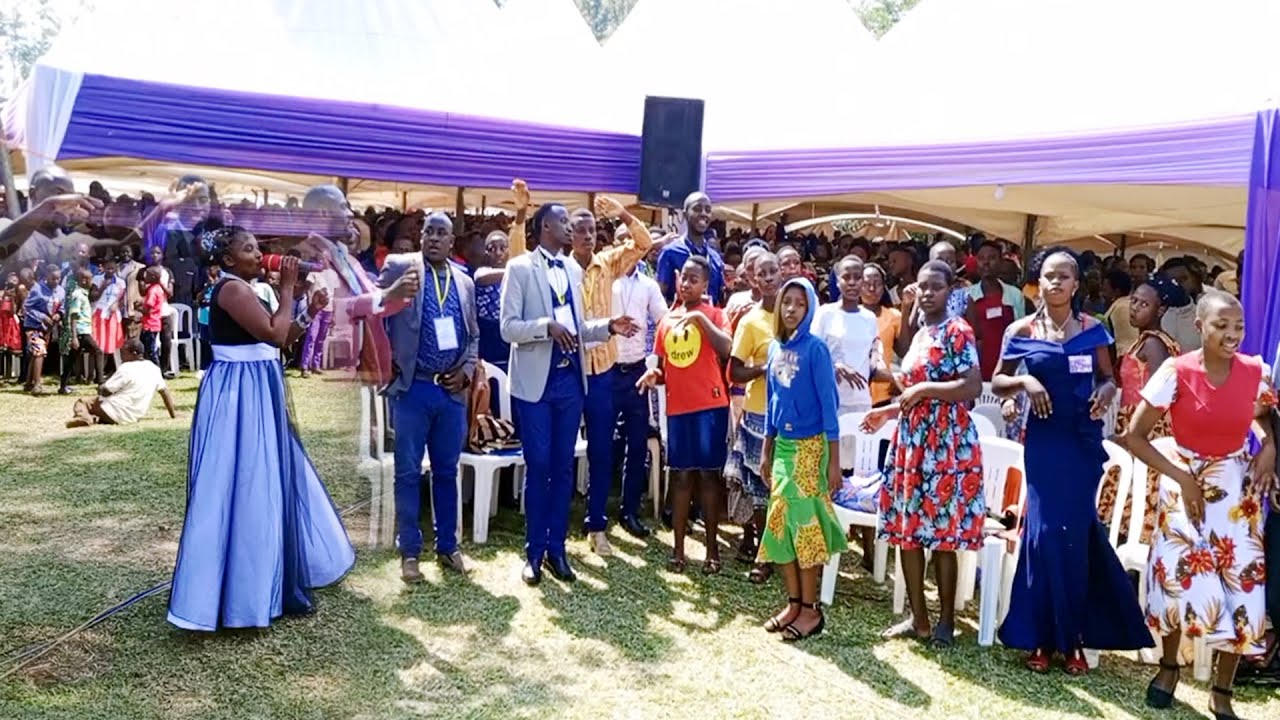 Jackie Bwemi's presenting Ohumure, Nowawe Takiriwawe  at  Youth Convention Bweranyangi