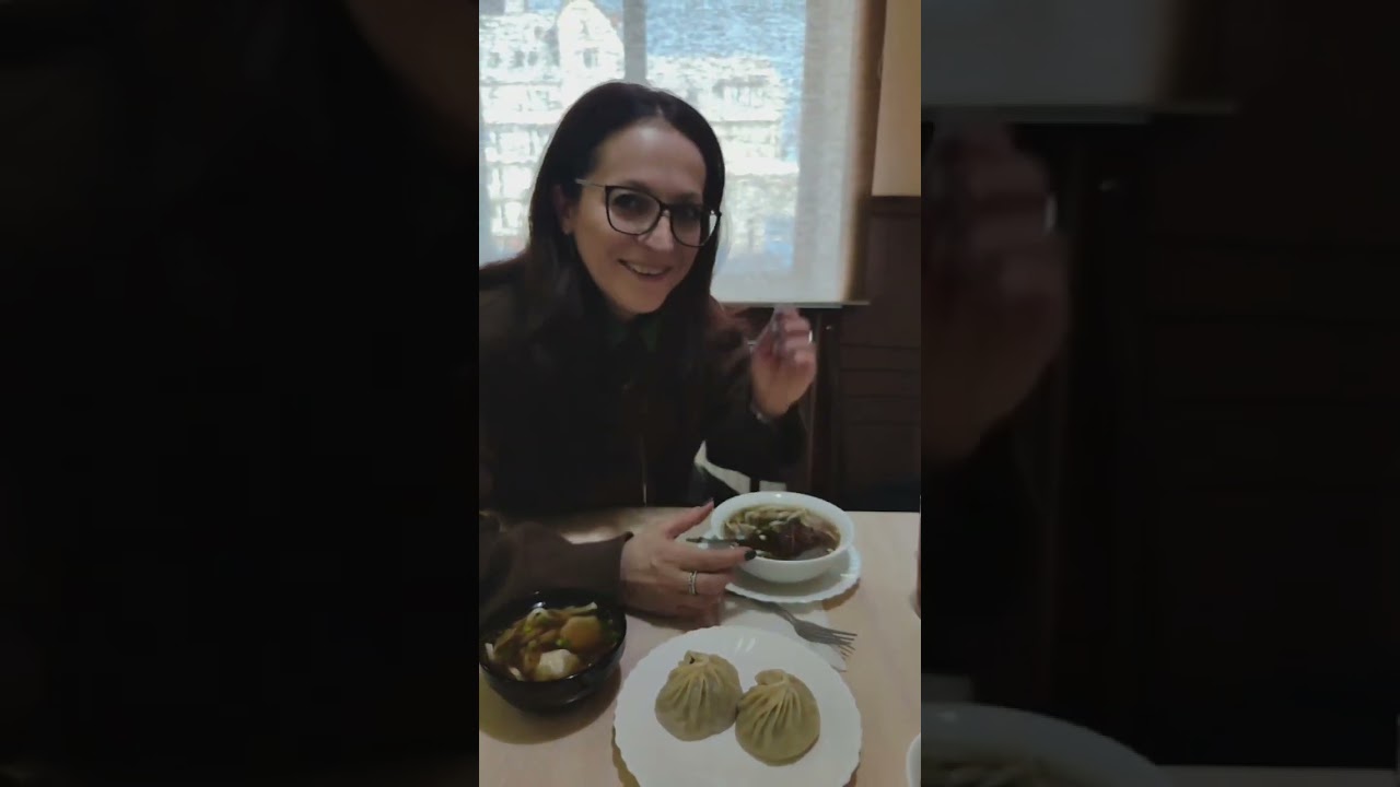 Пробуем Буузы в столовой Бурятской кухни в Тюмени