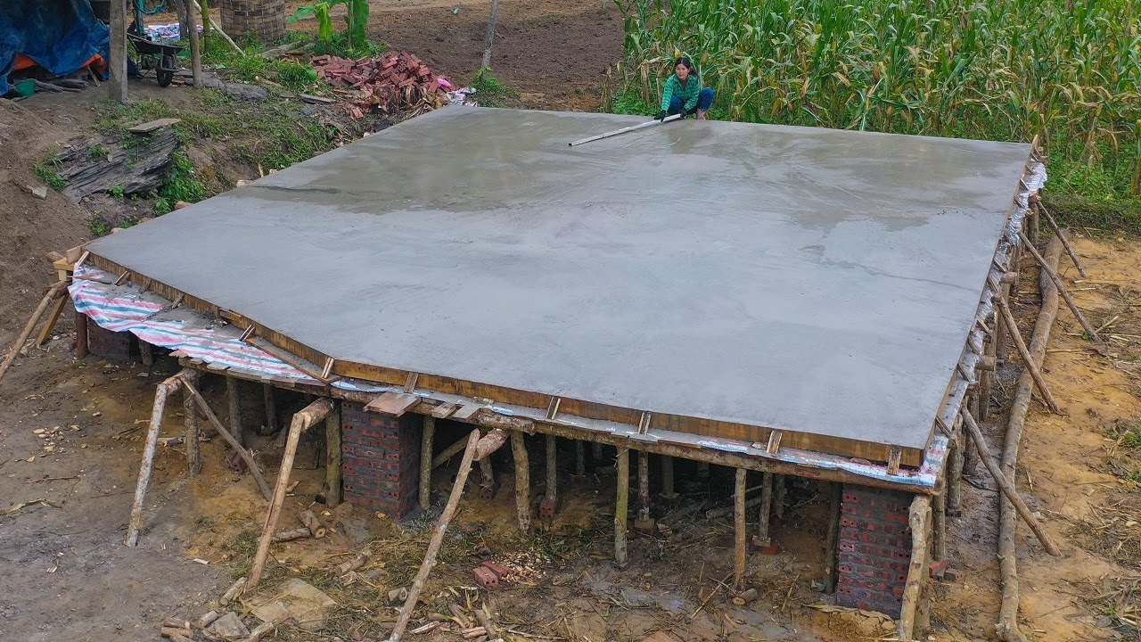 The girl was laying formwork, pouring reinforced concrete for the floor - Top-tier skills