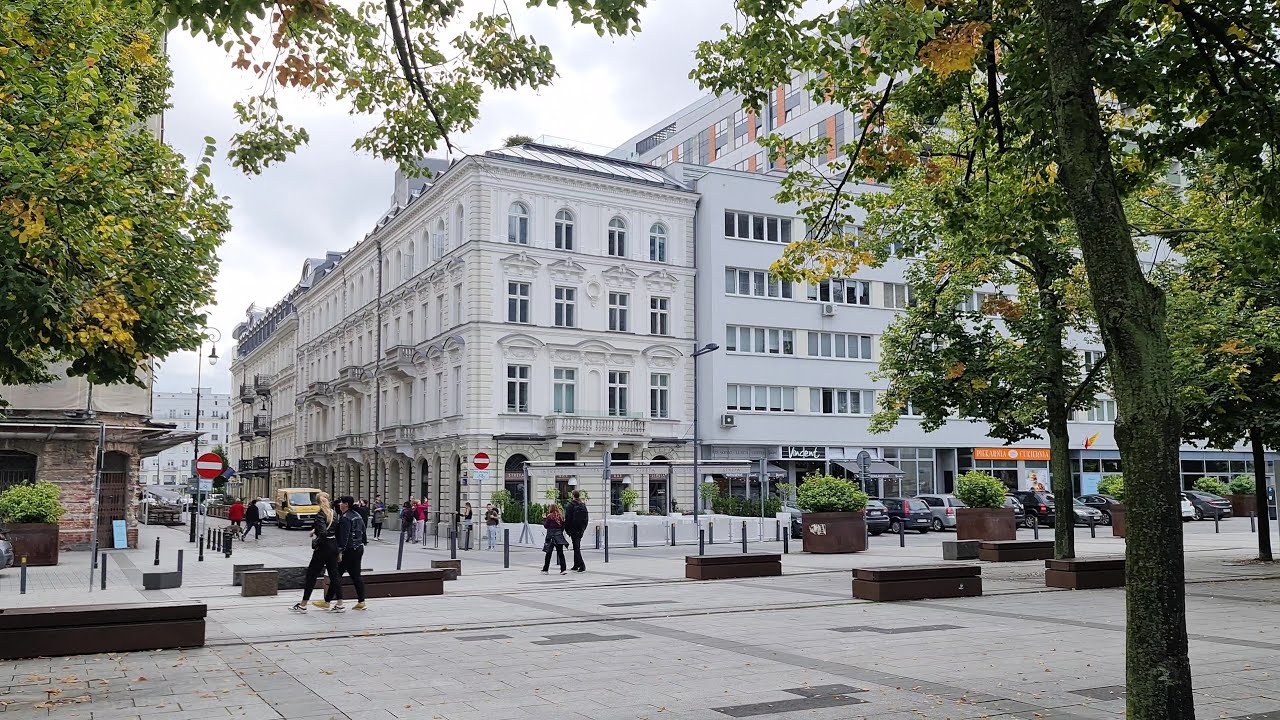🇵🇱 Warszawa 2022, Polska. Ulica Próżna, Plac Grzybowski w Warszawie. Próżna Street in Warsaw. [4K]