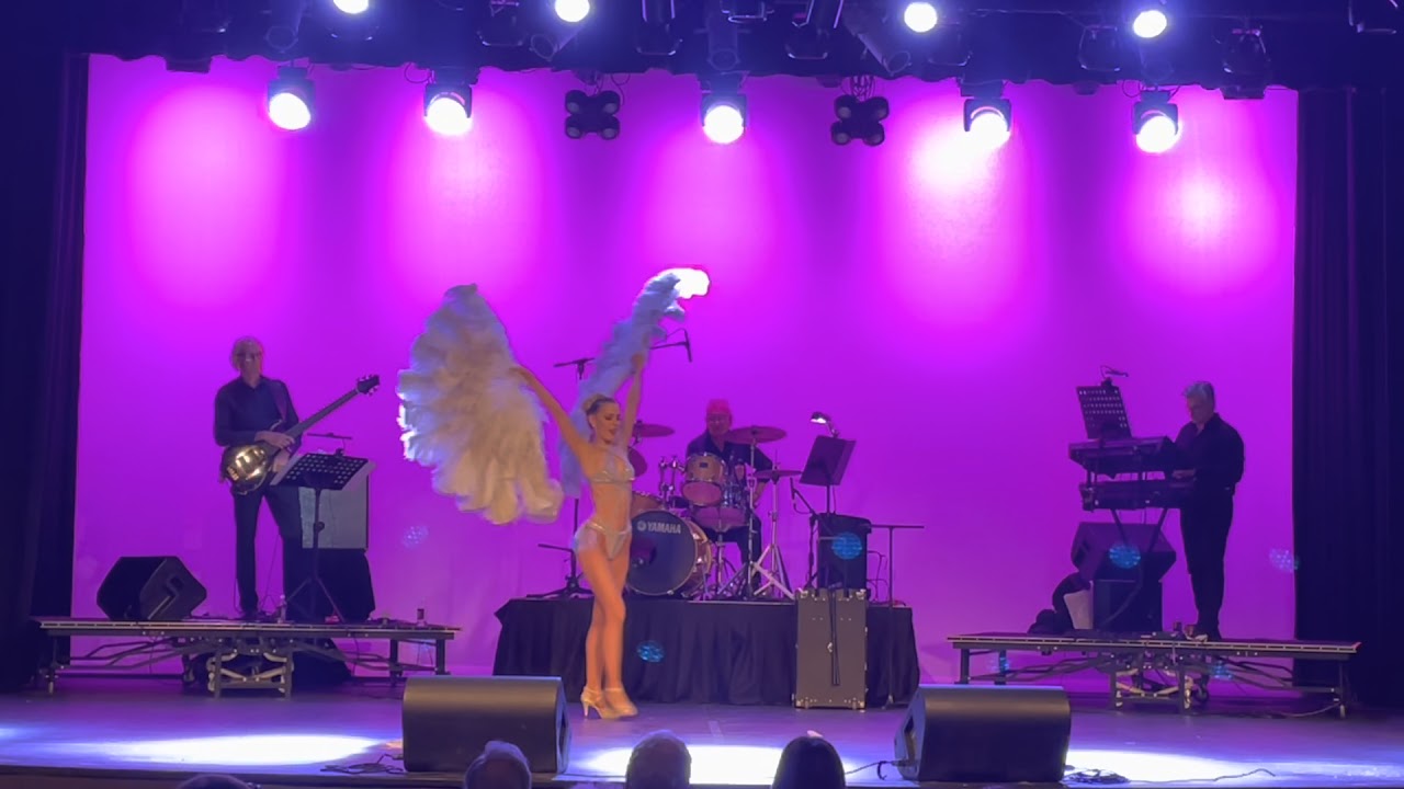 Fan dance burlesque showgirl