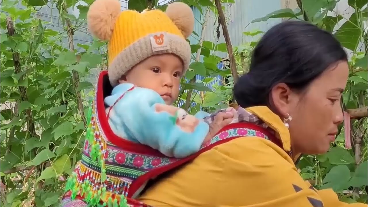 Single Mom Surviving Alone in the Deep Forest with Her Baby 🥺