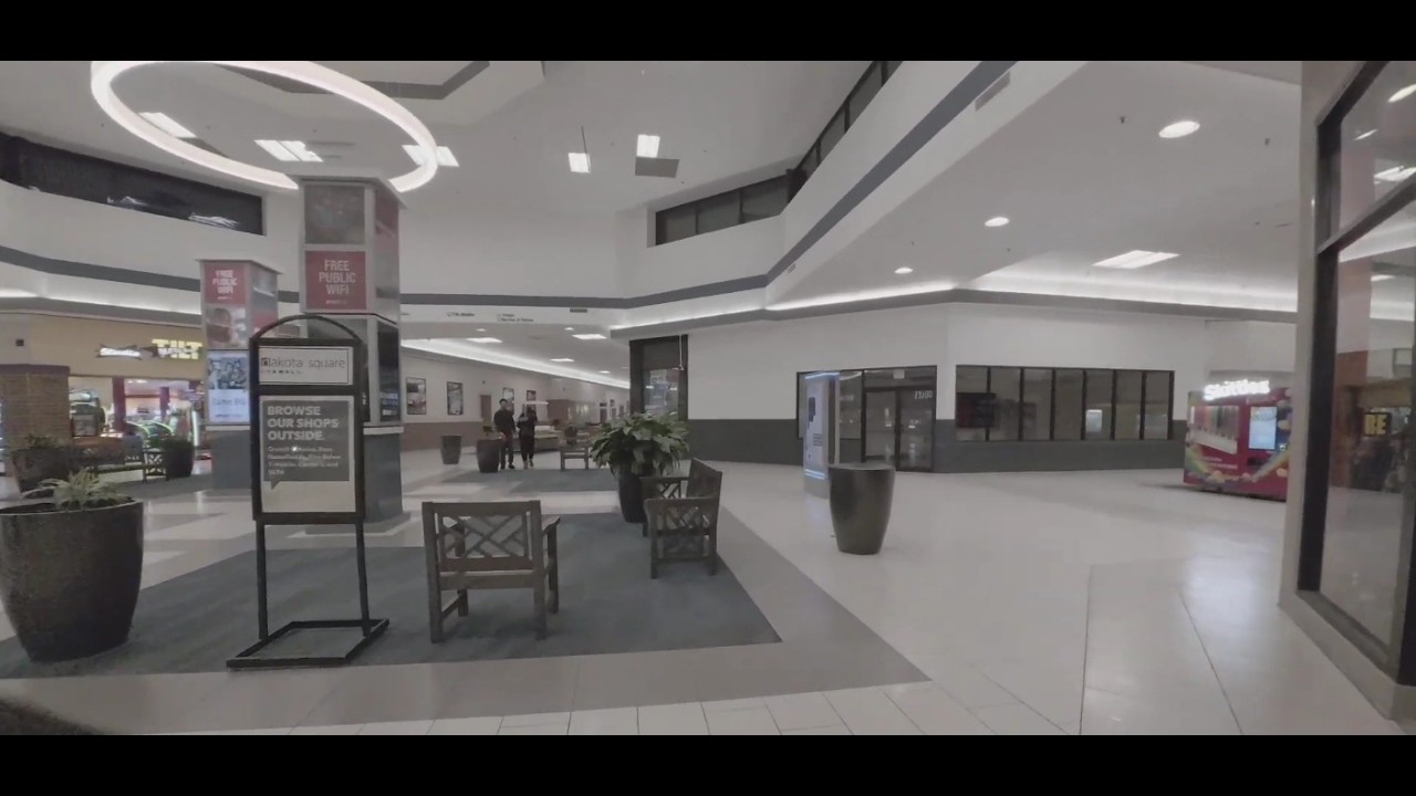 Strolling Dakota Square Mall on a February 2026 evening in Minot,ND!