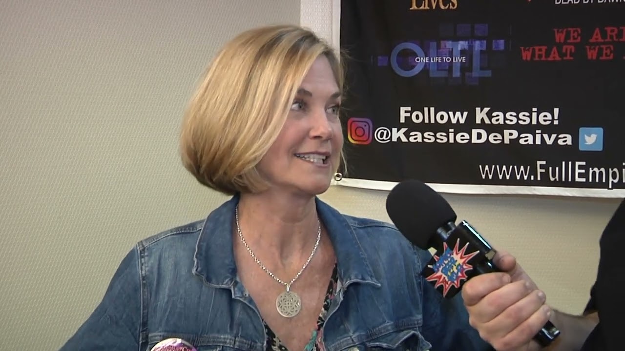 Actress Kassie DePaiva on Evil Dead II