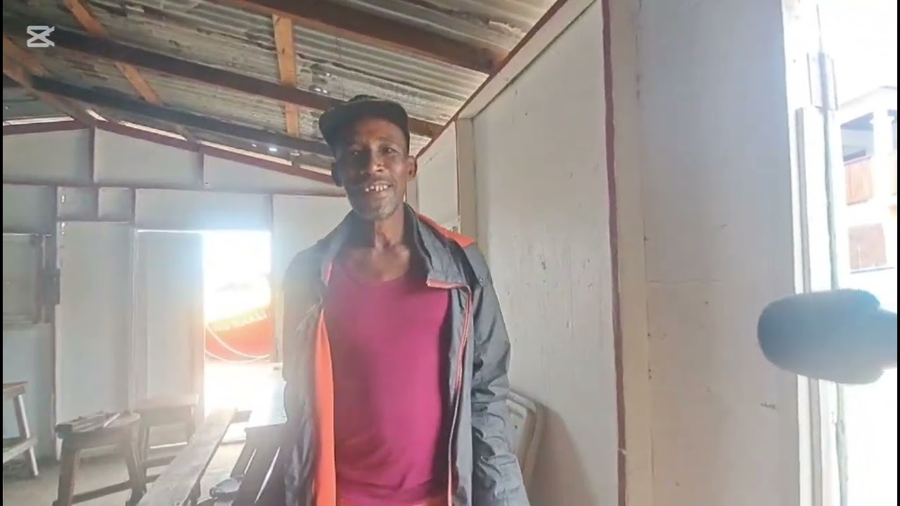 **Пляж Хеллшир в понедельник**