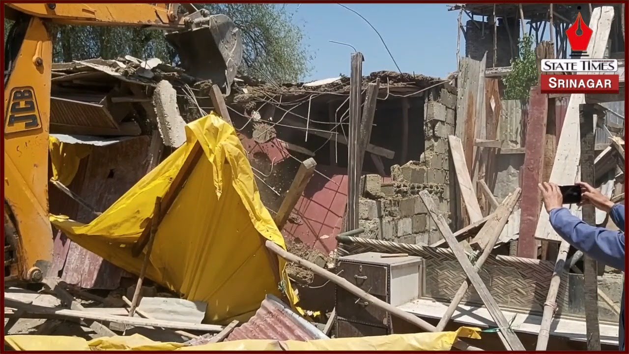 SMC conducts demolition drive at Ward No. 26